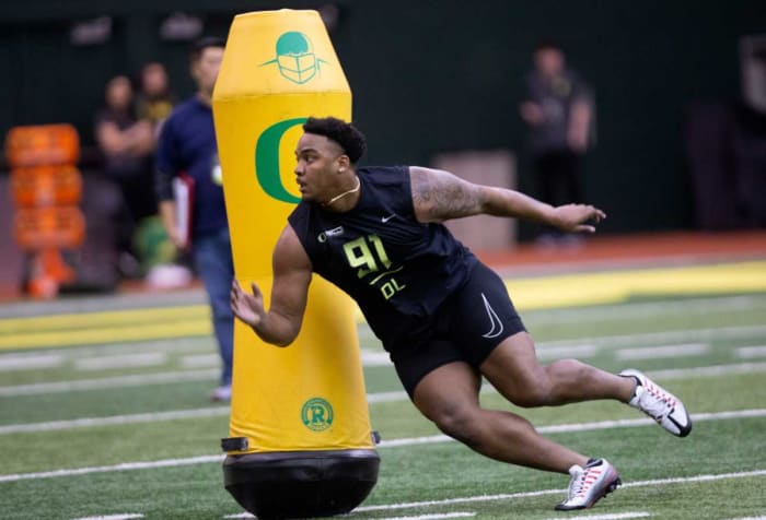 Oregon DL Jordon Riley goes through drills at Pro Day.
